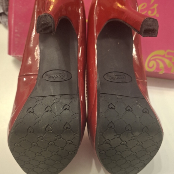 High Heels - Picture 4 of 5